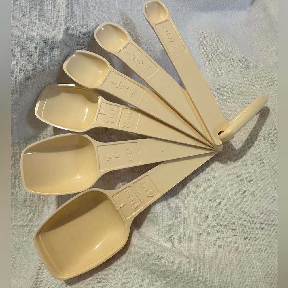 Vintage Tupperware Cream Measuring Spoon Set of SIX 1/8 Tsp to 1 TBS excellent